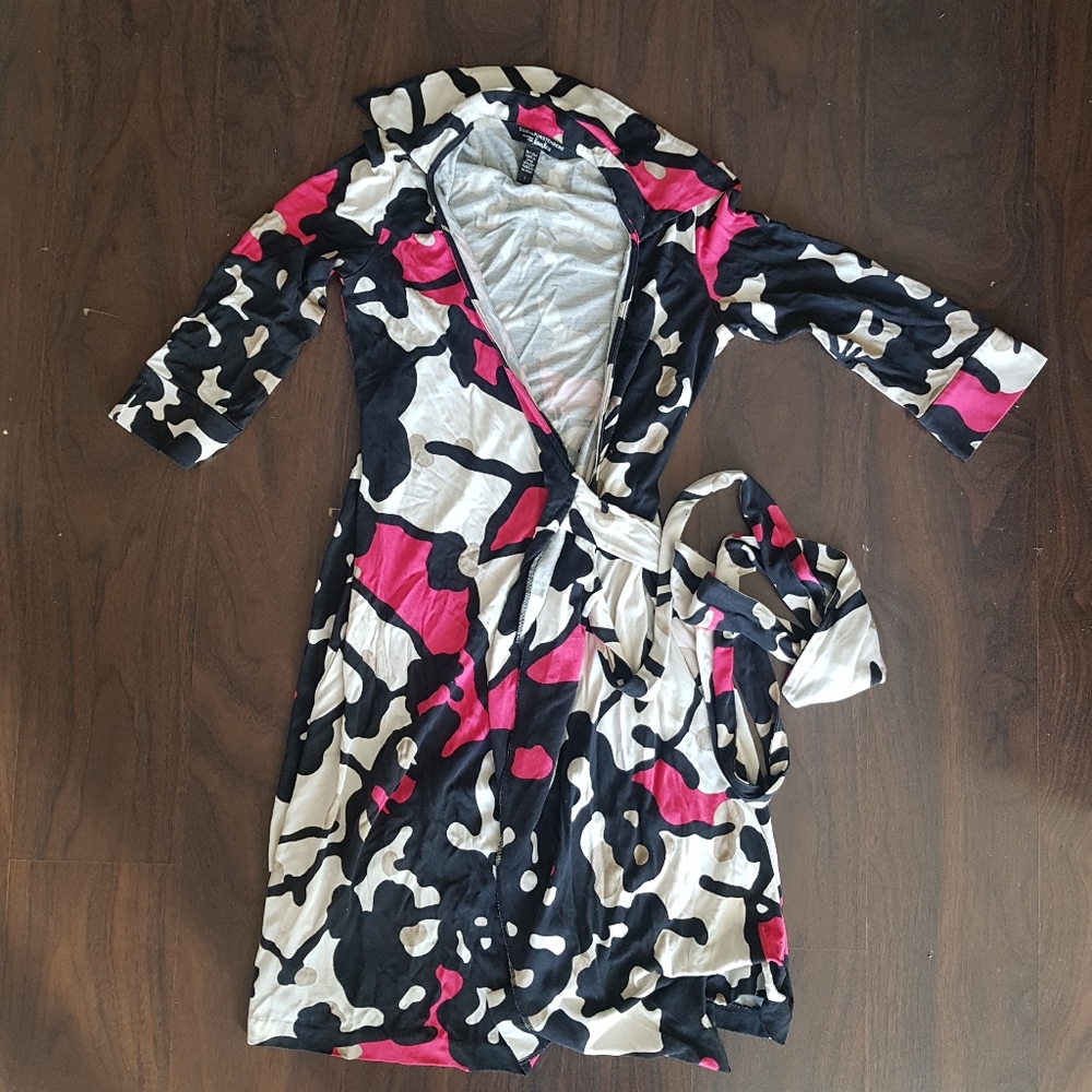 Diane von Furstenberg 100% silk dress